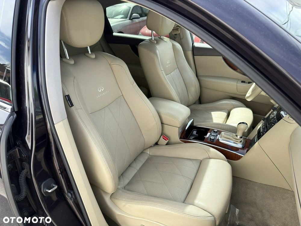 Infiniti QX70 - 13