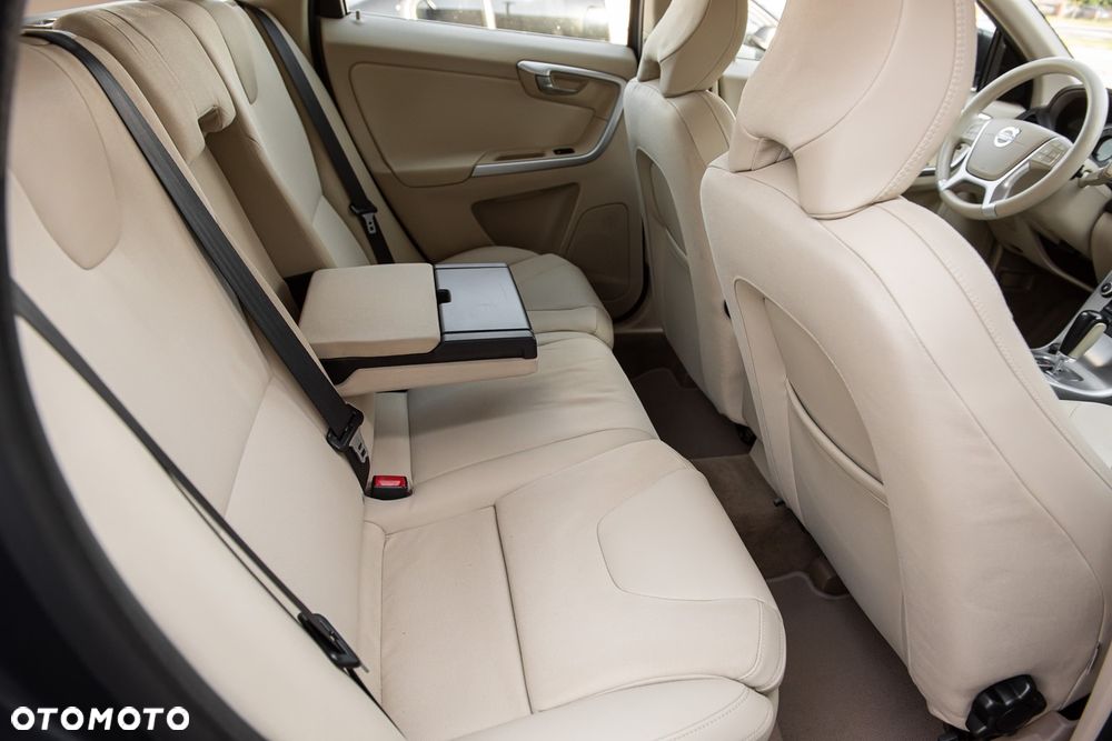 Volvo XC 60 D5 AWD Momentum - 30
