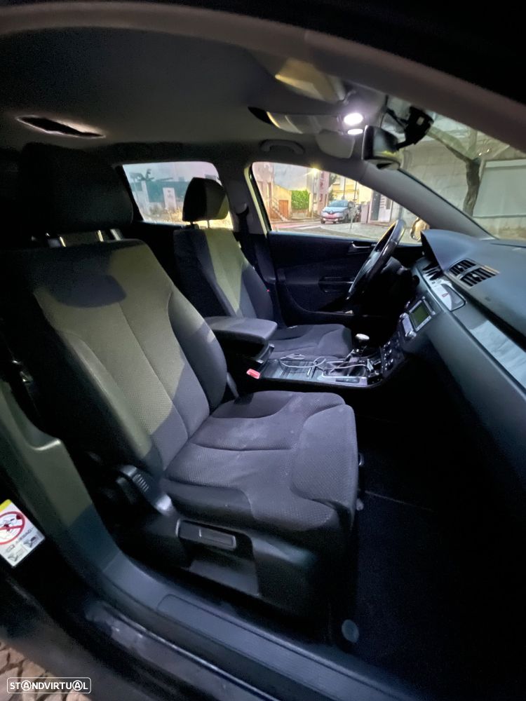 VW Passat Variant 1.9 TDi DPF BlueMotion - 20