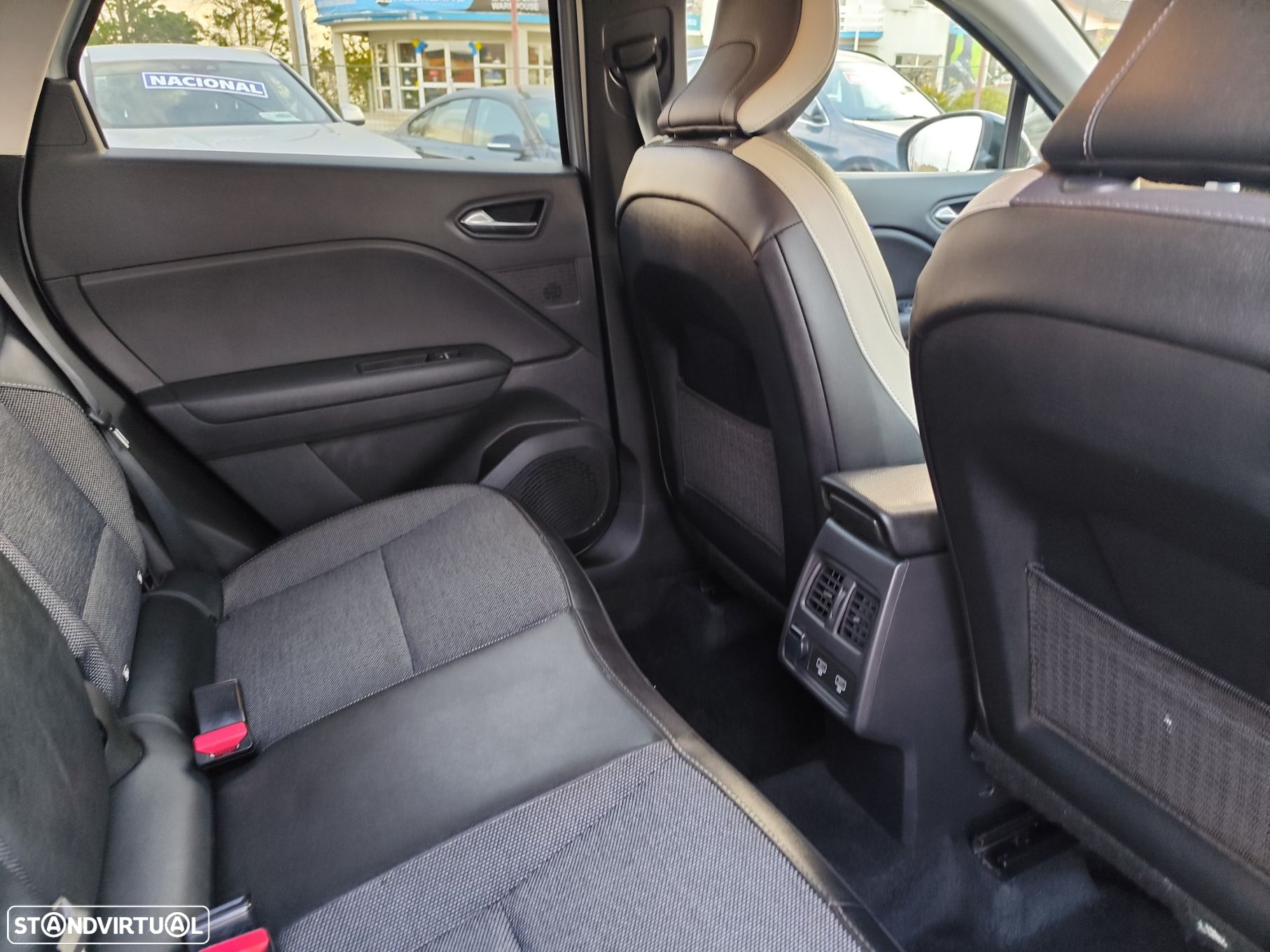 Renault Captur 1.0 TCe Techno Bi-Fuel - 27