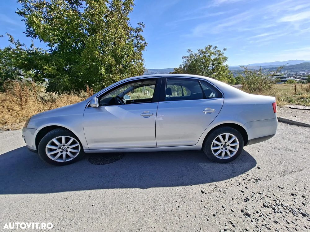 Volkswagen Jetta - 4