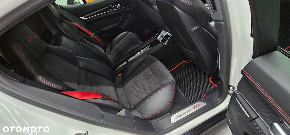 Porsche Panamera GTS PDK - 10