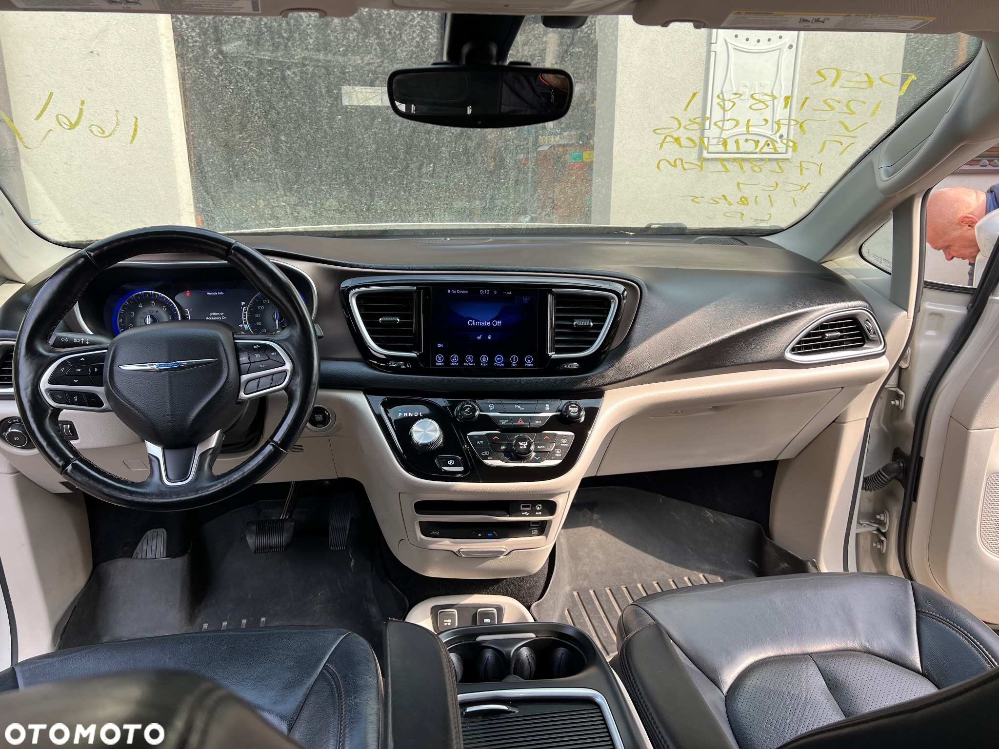 Chrysler Pacifica - 26