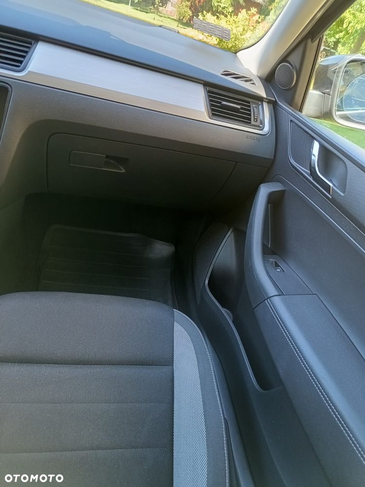 Skoda RAPID 1.2 TSI Ambition - 17