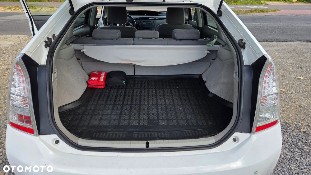 Toyota Prius 1.8 HSD Life - 19