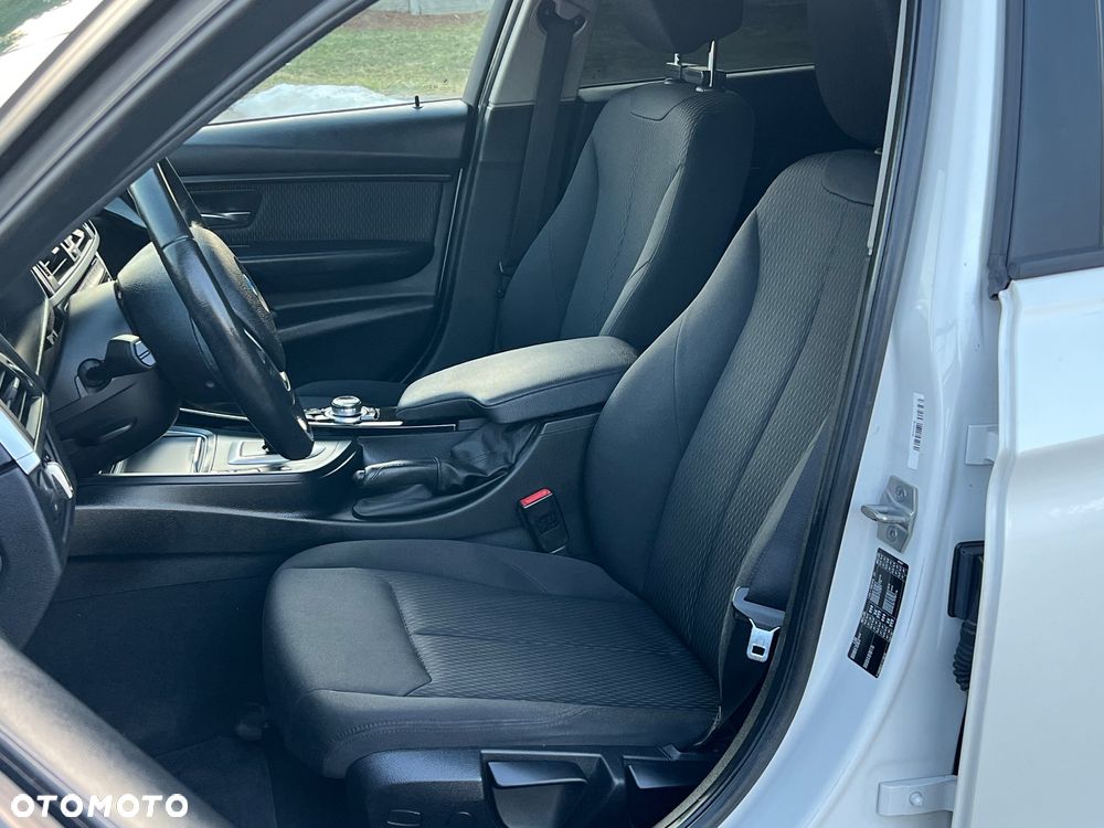 BMW Seria 3 318i - 14