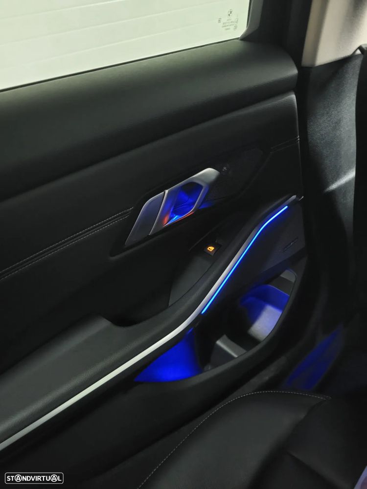 BMW 318 d Luxury Line - 27