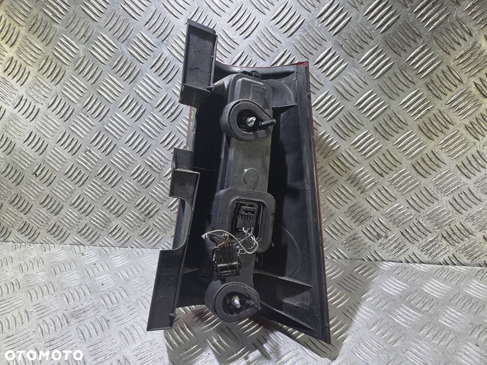 LAMPA LEWA TYLNA DACIA LOGAN - 2