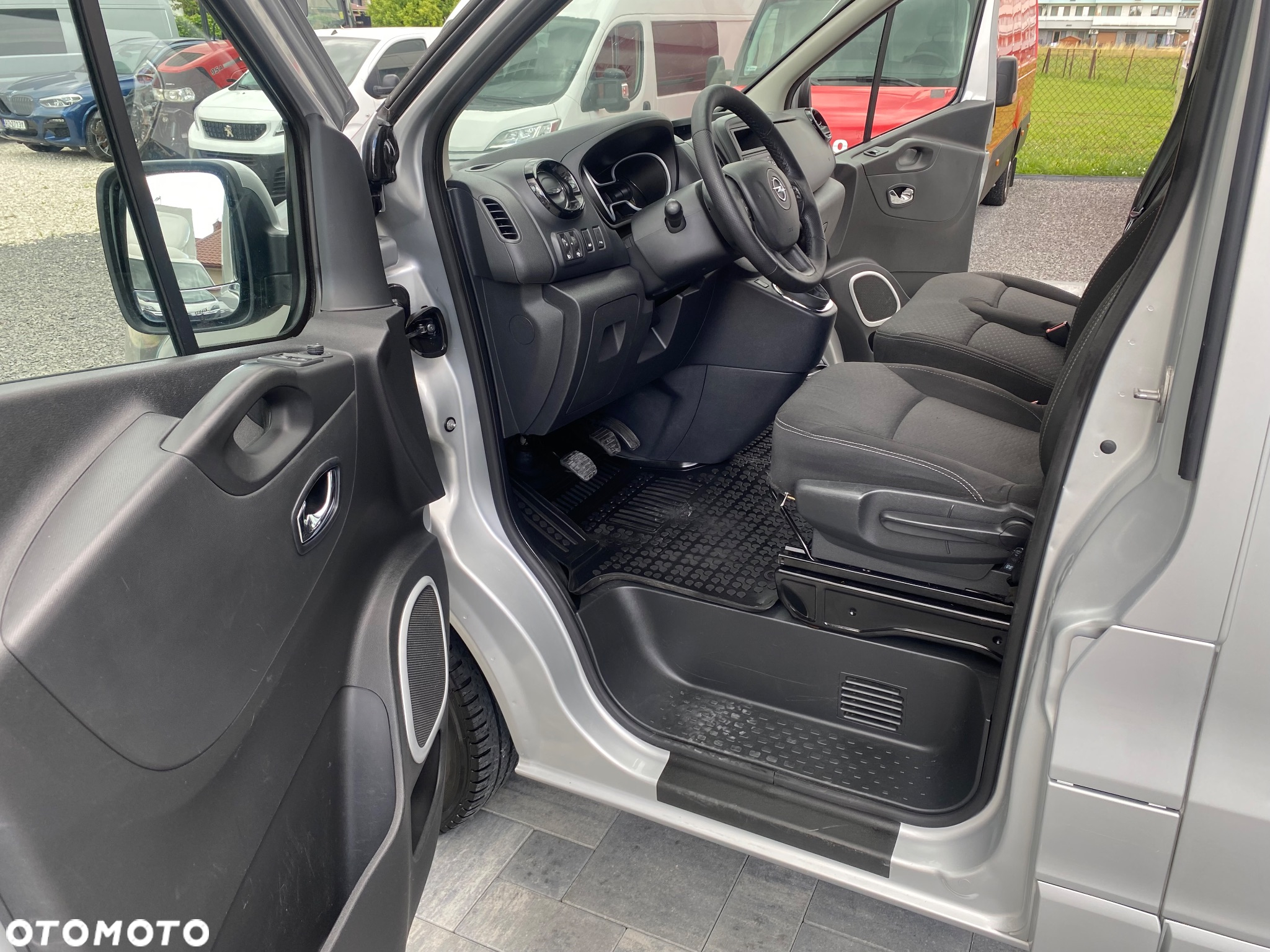 Opel Vivaro L2H1 2,9t Essentia Business - 24