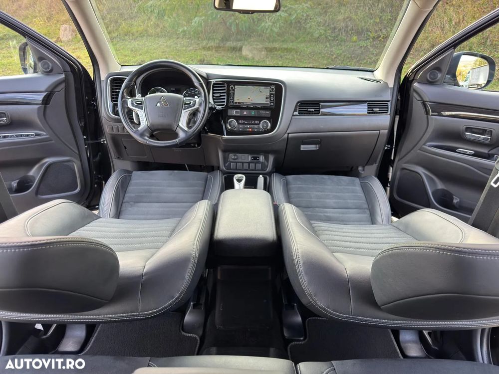 Mitsubishi Outlander 2.0 4WD Plug-In Hybrid Plus - 5