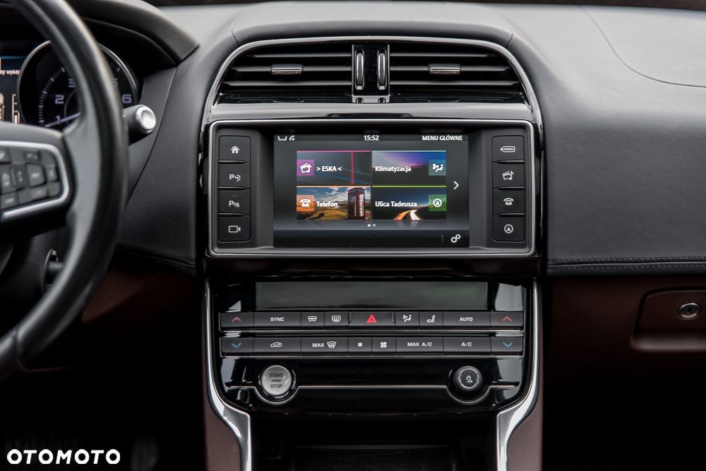 Jaguar XE 2.0 T Prestige - 27