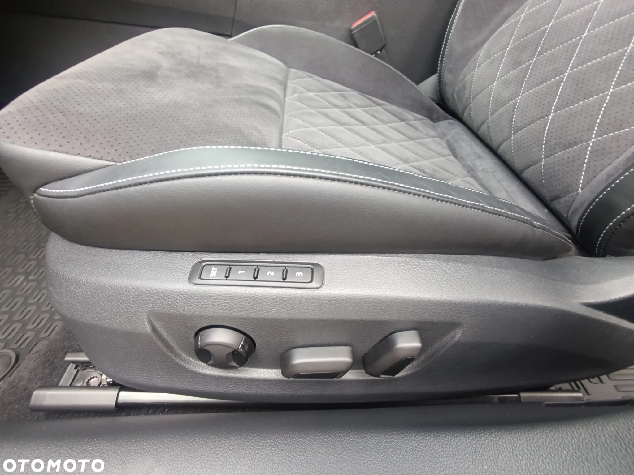 Skoda Superb 2.0 TDI SCR Sportline DSG - 28