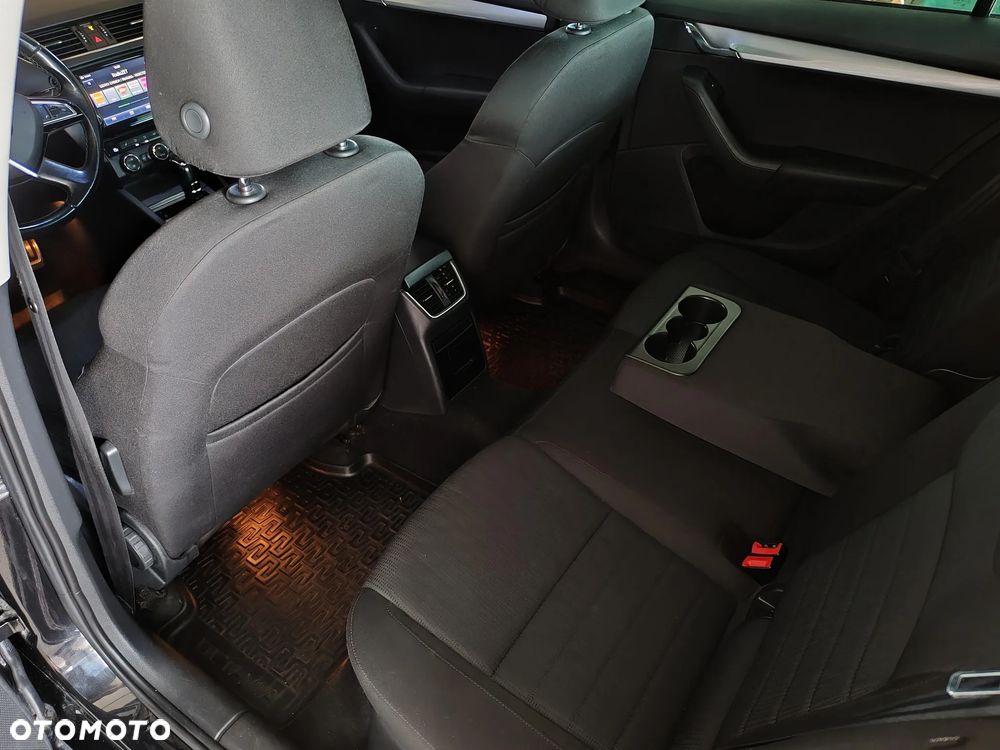 Skoda Octavia 1.6 TDI DPF DSG Elegance - 6