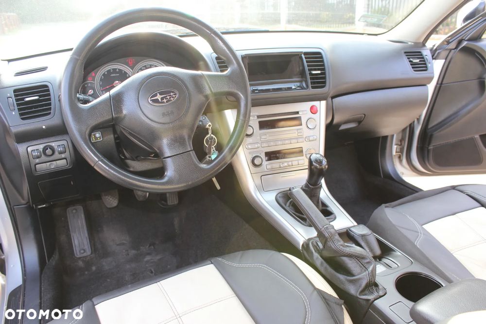 Subaru Legacy Kombi 2.0 4WD Celebration - 10