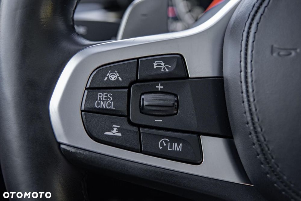 BMW Seria 5 M550i xDrive sport - 20