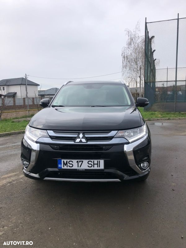 Mitsubishi Outlander 2.0 4WD Plug-In Hybrid - 3