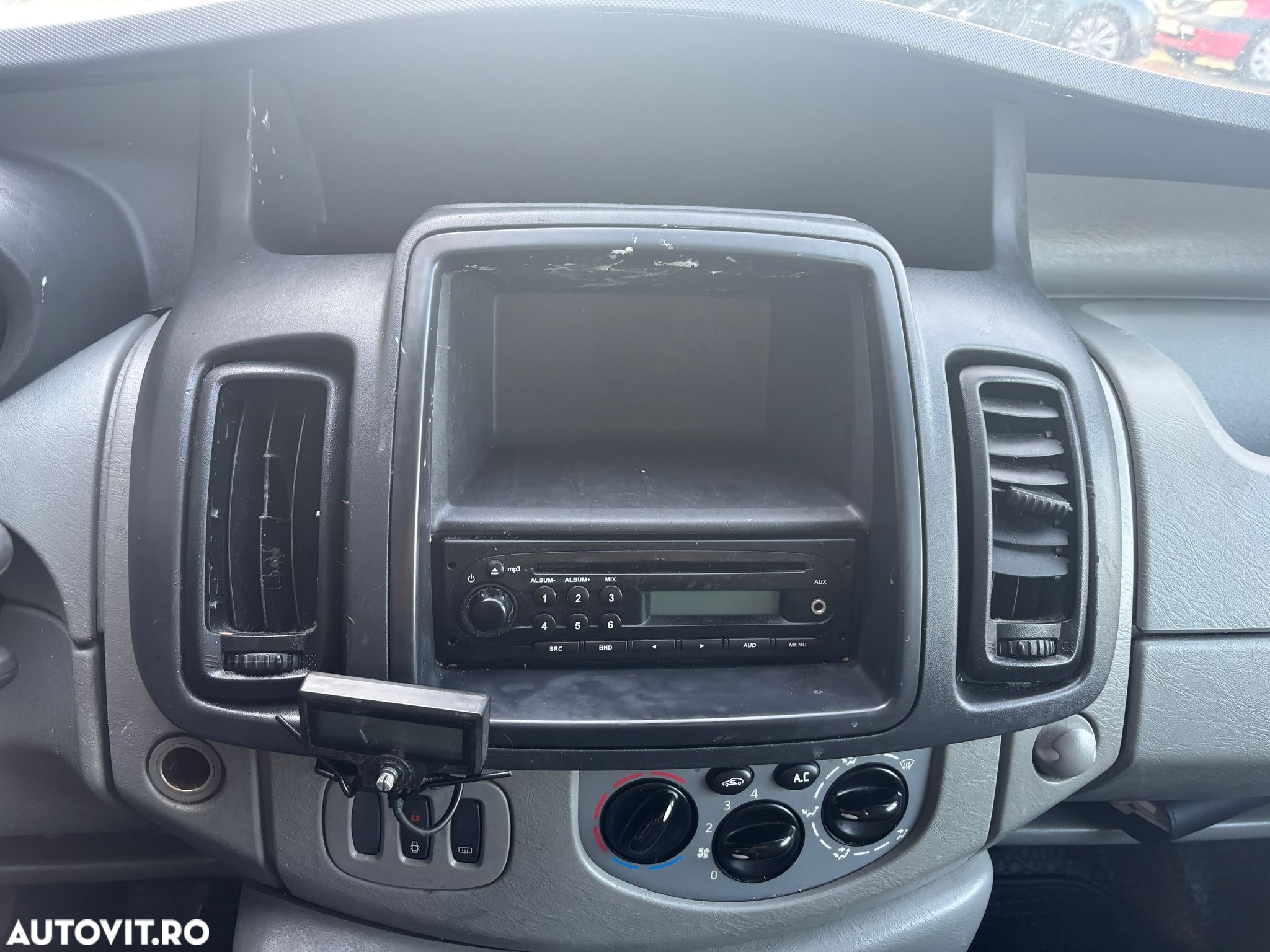 Opel Vivaro - 13