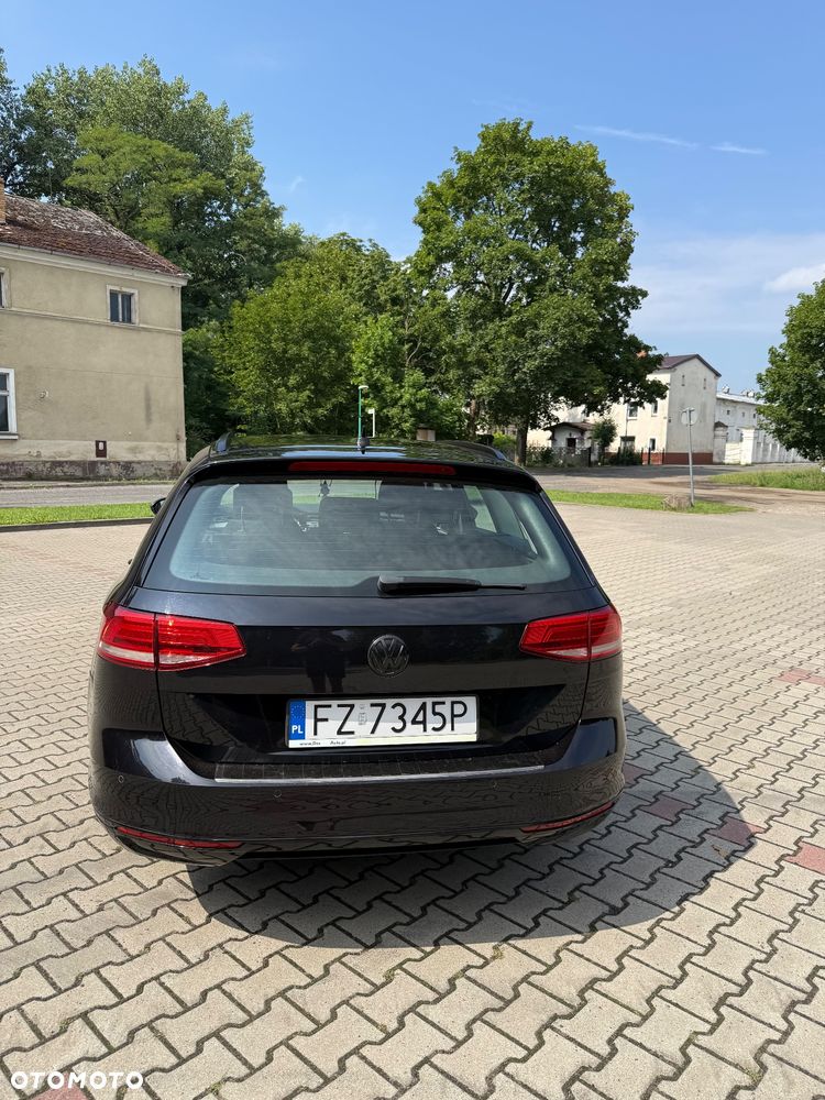 Volkswagen Passat - 4