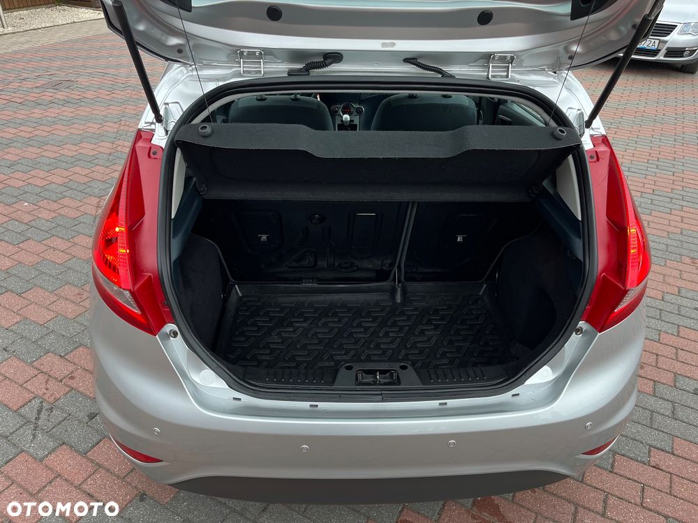Ford Fiesta 1.25 Celebration - 27