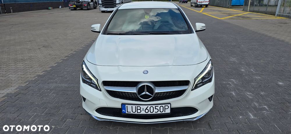 Mercedes-Benz CLA 200 7G-DCT Urban - 15