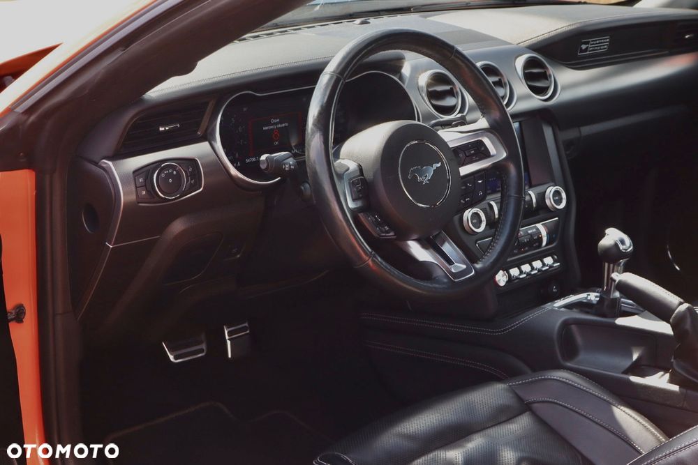 Ford Mustang - 4