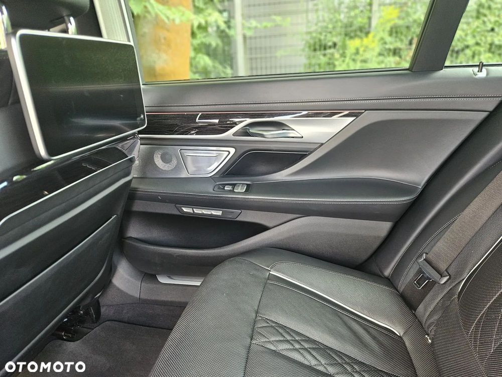 BMW Seria 7 750Ld xDrive - 19