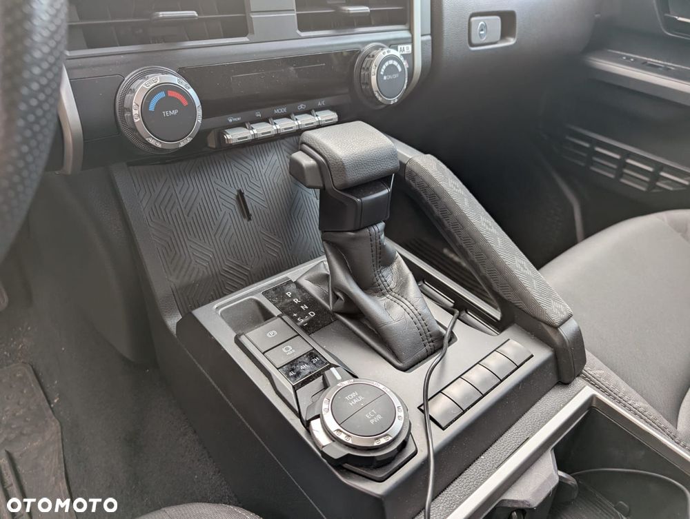 Toyota Tacoma - 8