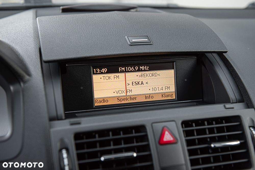 Mercedes-Benz Klasa C 180 CGI Automatik BlueEFFICIENCY - 24