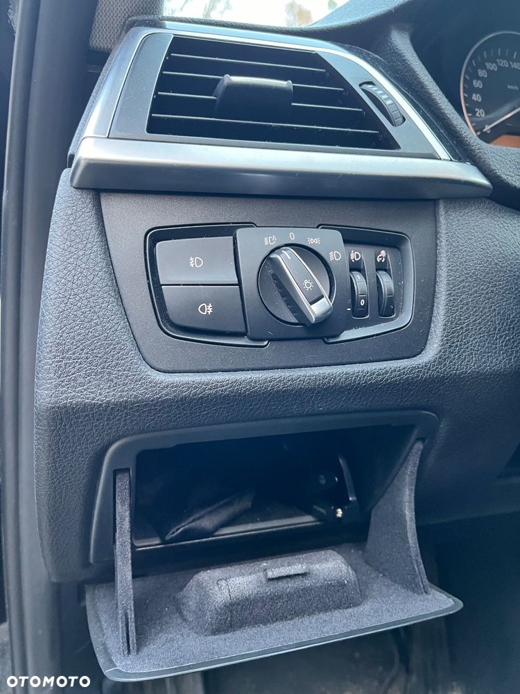 BMW Seria 3 320i xDrive - 15