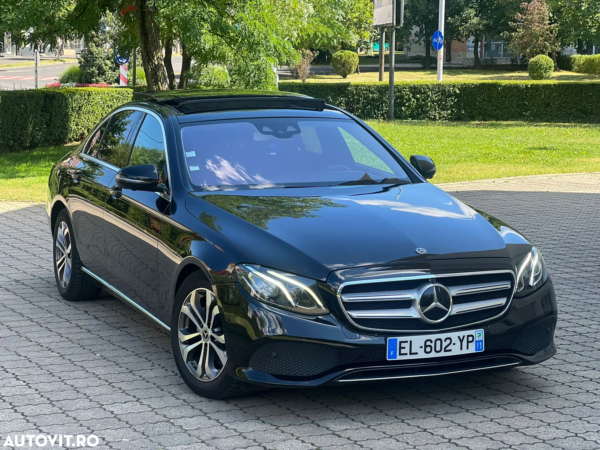 Mercedes-Benz E 220 d 4Matic T 9G-TRONIC Avantgarde - 2
