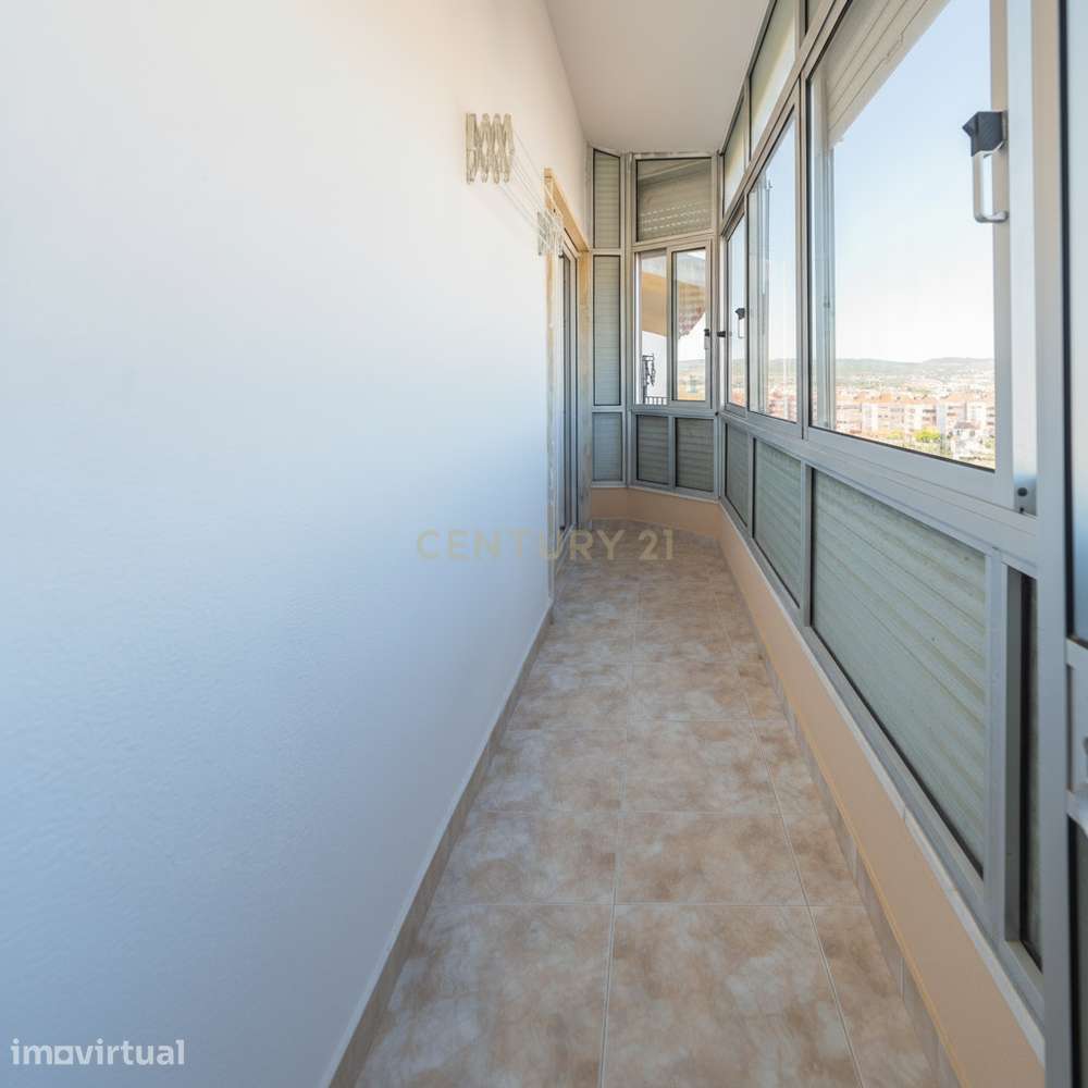 Apartamento T2 com espaço exterior Privativo em Zona Tranquila de Lour - Grande imagem: 2/19