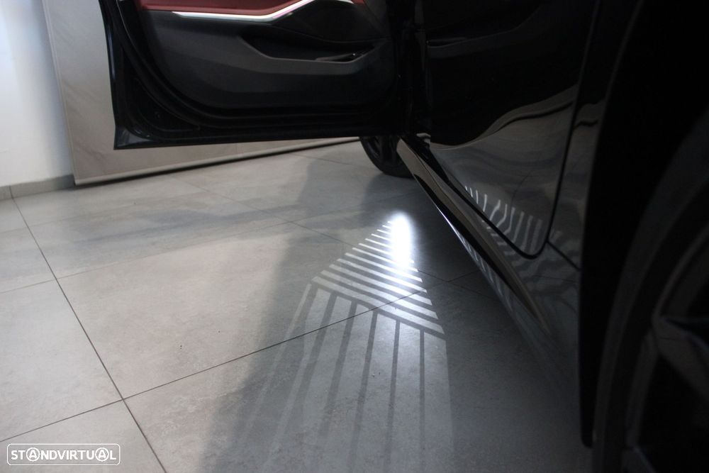 BMW 330 e Pack Desportivo M Auto - 10