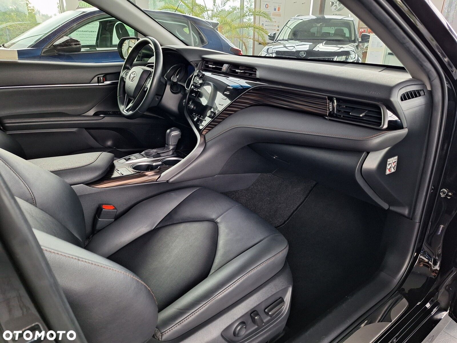 Toyota Camry 2.5 Hybrid Executive CVT - 19