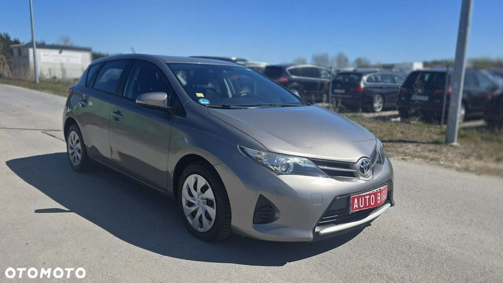 Toyota Auris - 4