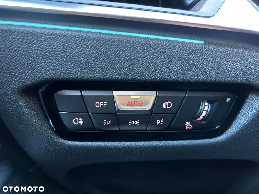 BMW Seria 3 330e PHEV M Sport - 27