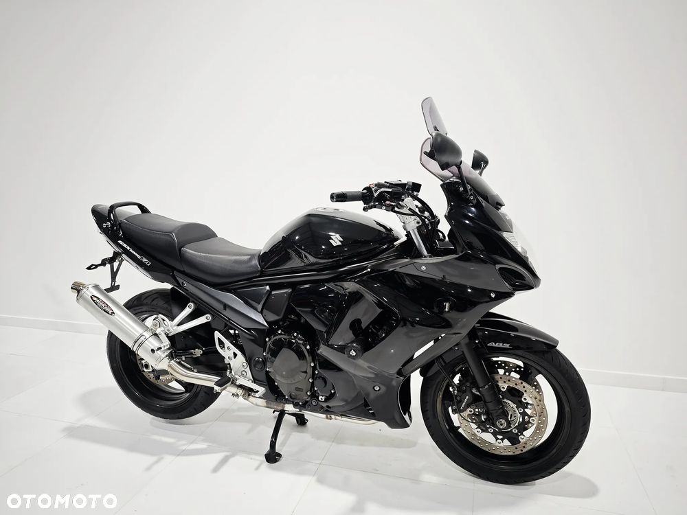 Suzuki GSX - 2