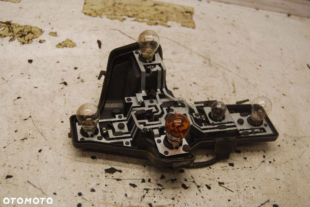 WKŁAD LAMPY LEWY TYŁ TYLNY 1T0945257A VW TOURAN I 1T0945257D - 1