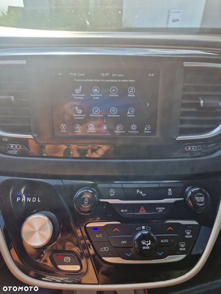 Chrysler Pacifica - 27