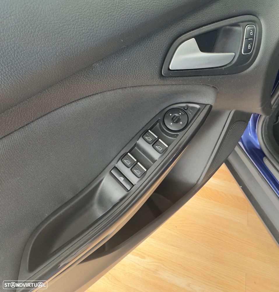 Ford Focus 1.0 SCTi Titanium - 10