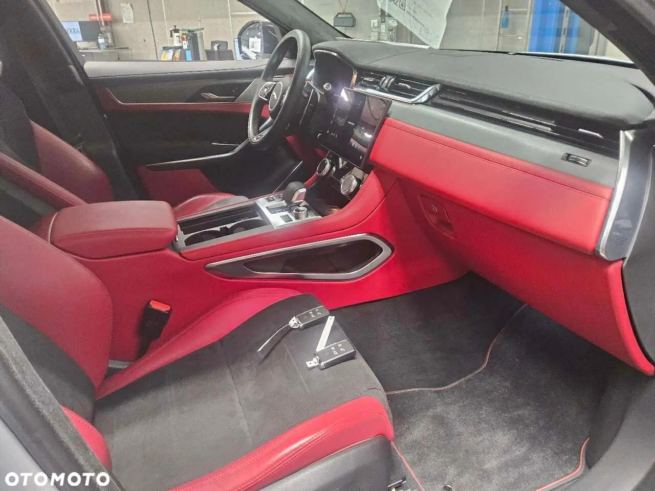 Jaguar F-Pace 5.0 V8 P550 AWD SVR - 11