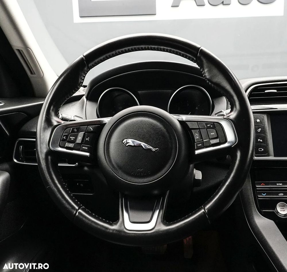 Jaguar F-Pace 20d AWD Pure - 18