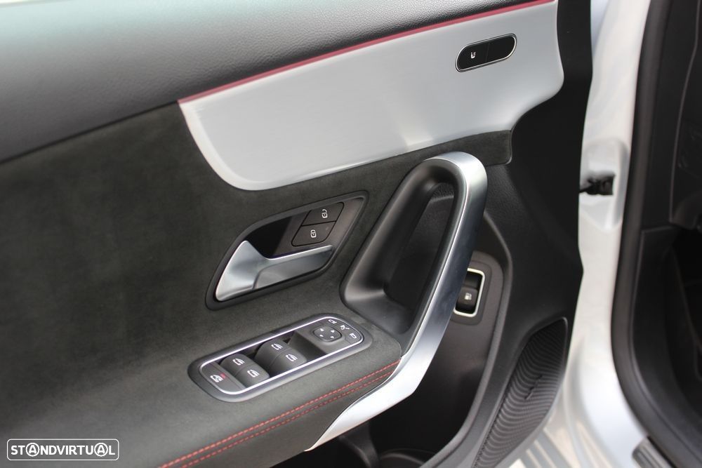 Mercedes-Benz A 250 e 8G-DCT AMG Line - 16