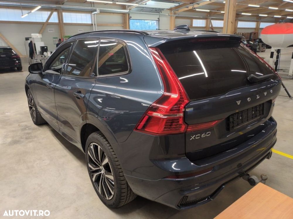 Volvo XC 60 B4 D Plus Dark - 3