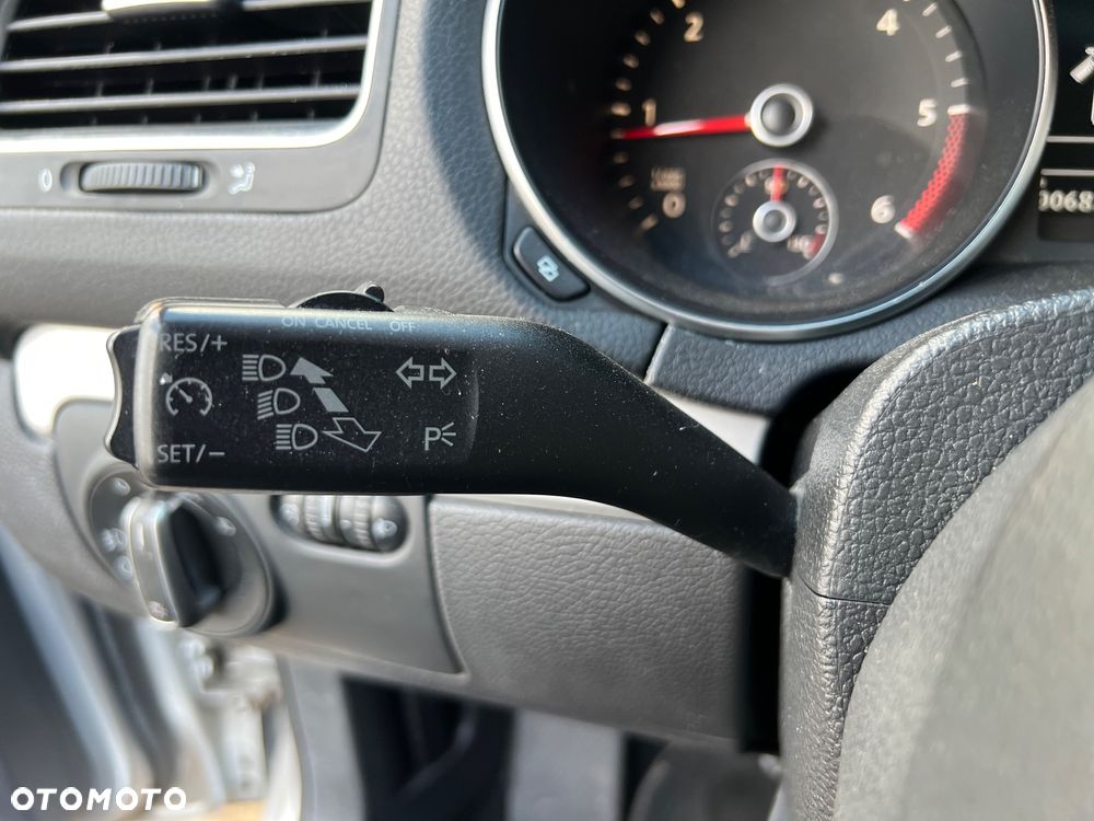 Volkswagen Golf 1.6 TDI DPF Highline - 22