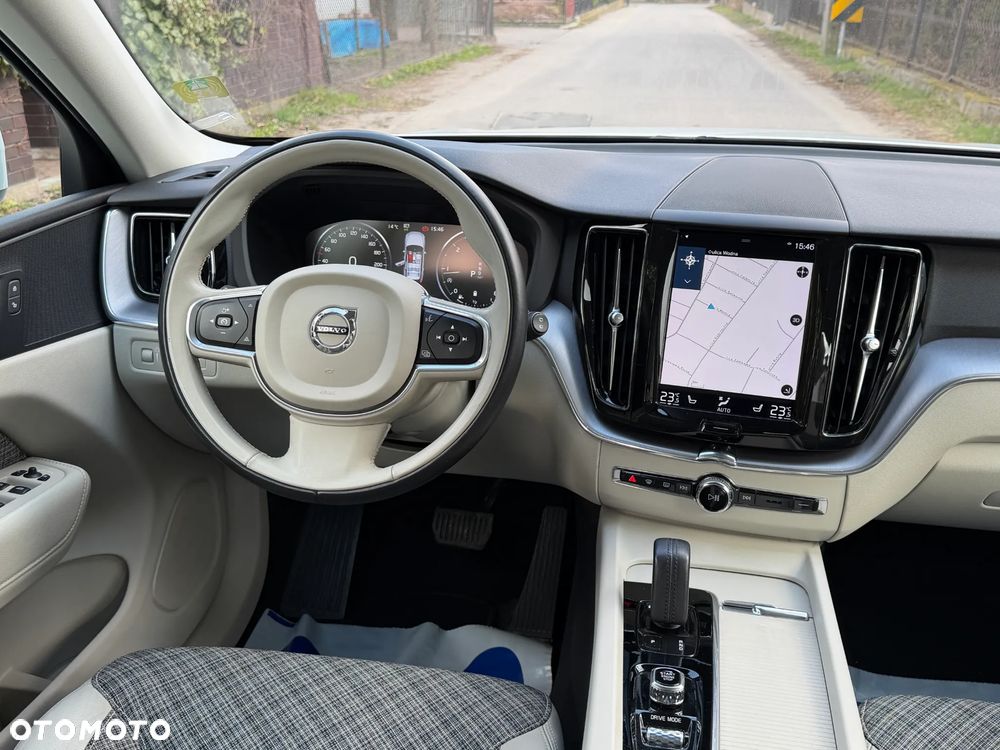 Volvo XC 60 B4 D AWD Momentum Pro - 8