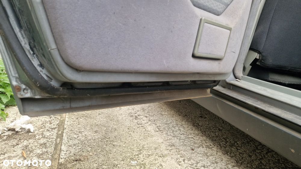 MERCEDES W124 KOMBI DRZWI LEWY TYŁ - 4