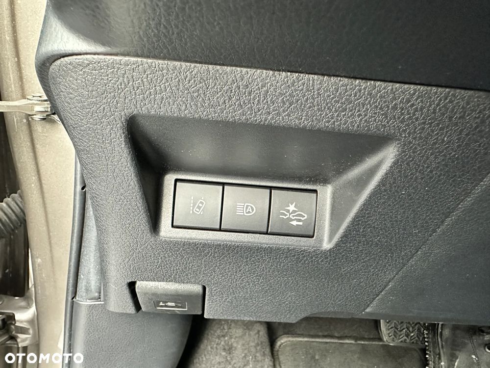 Toyota Yaris Hybrid 100 Business Edition - 33