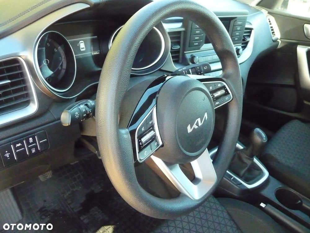 Kia Ceed - 16