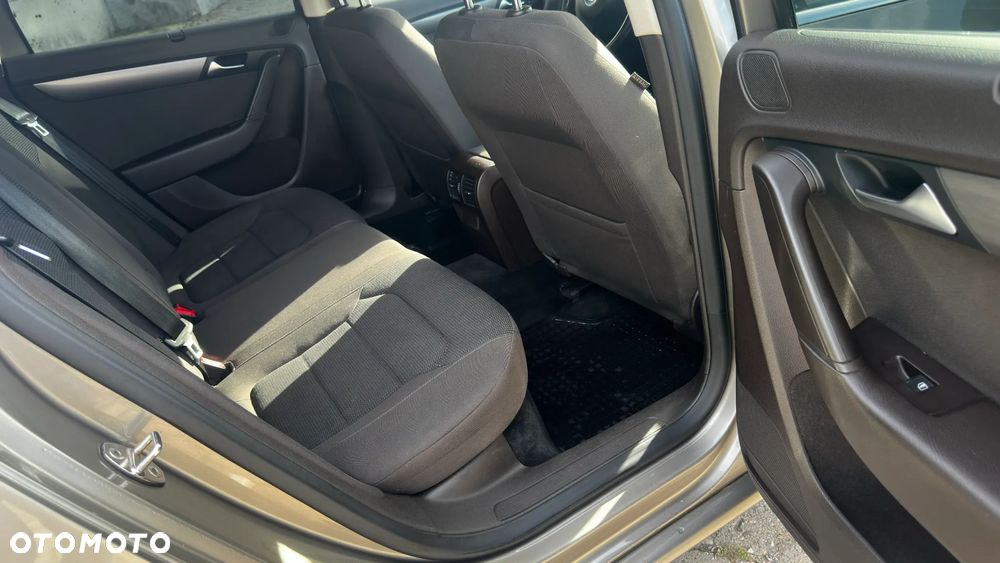 Volkswagen Passat 2.0 TDI Comfortline DSG - 23