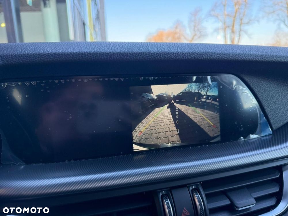 Alfa Romeo Stelvio - 11